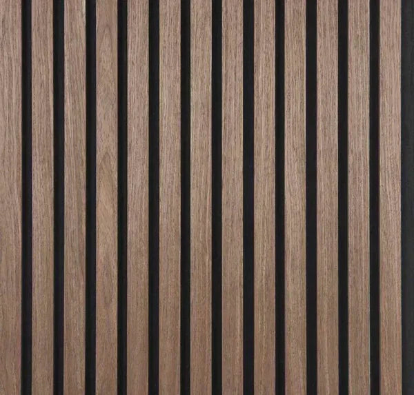 Akustikpaneel mit realistischer Holzstruktur, selbstklebend. Kein Papiermaterial – gefertigt aus widerstandsfähigem, strukturiertem Verbundstoff. (300 cm x 40 cm)